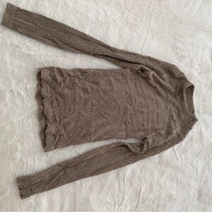 Long sleeve form fit top. 3D crinkle knit